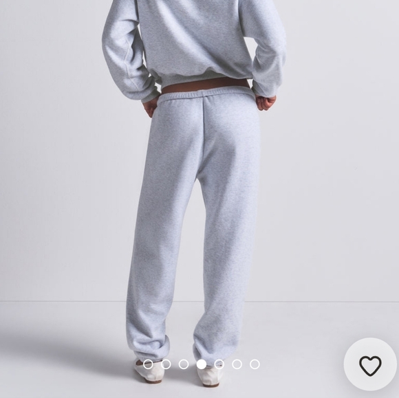 SKIMS Authentic Cotton Fleece Classic Jogger NWT Light Heather Grey Size SMALL - Picture 4 of 9